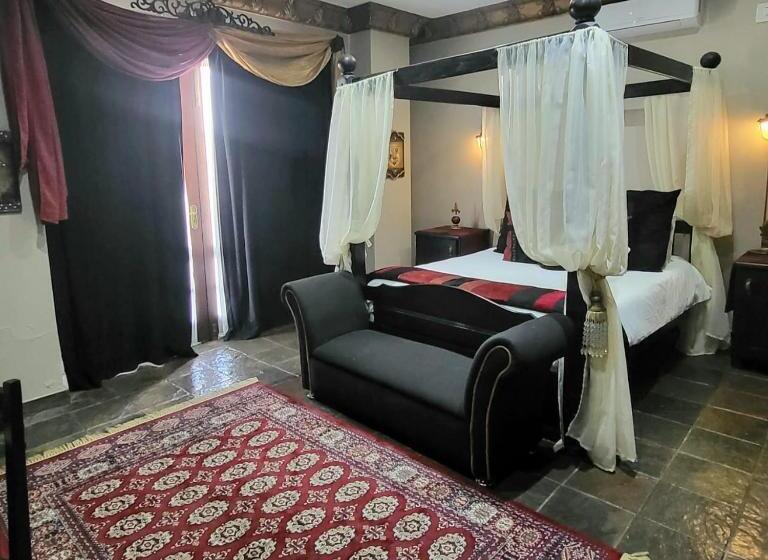 Номер Deluxe с Балконом, Excalibur Boutique