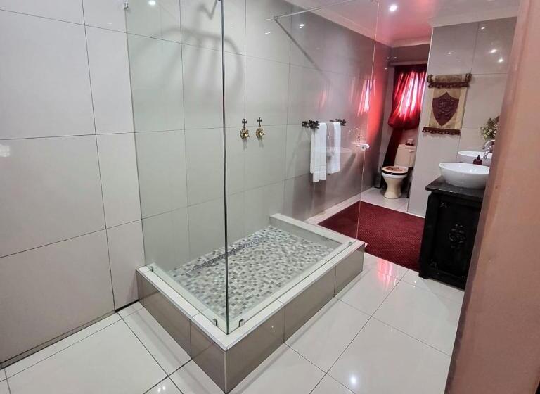 Люкс Дюплекс, Excalibur Boutique