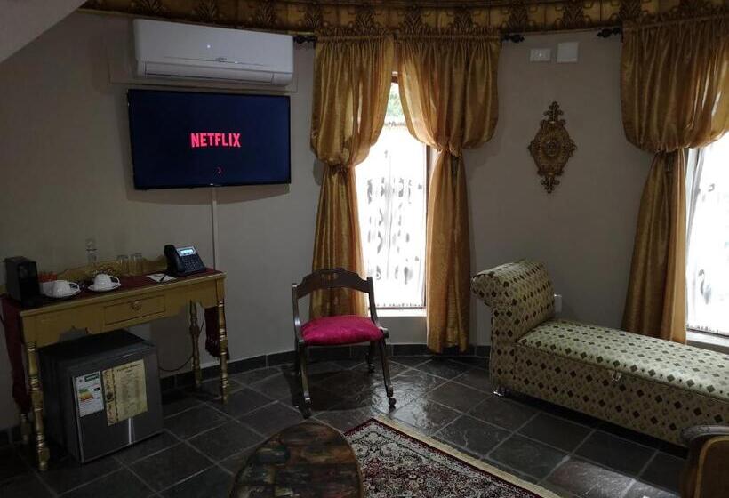 חדר סופריור עם מיטת קינג, Excalibur Boutique