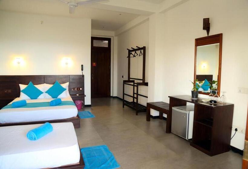 Triple Room Sea View, Seafood Restaurant And Motel