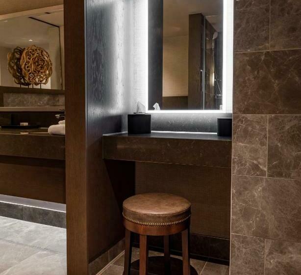 سوییت اجرایی, Dakota Manchester