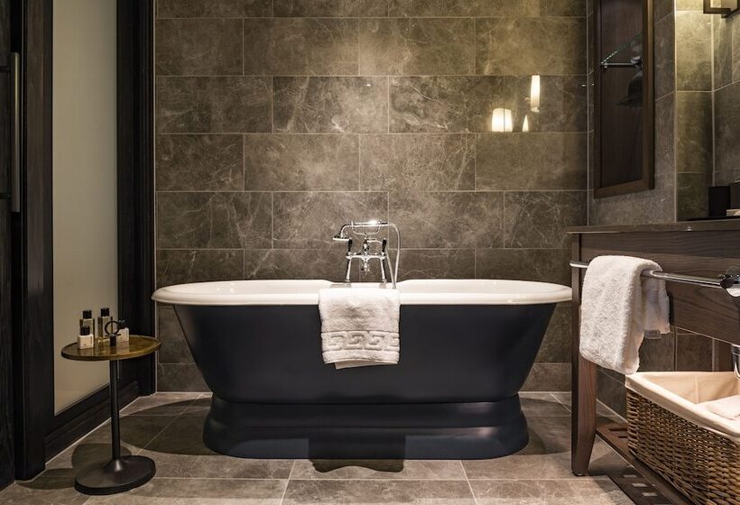 سوییت, Dakota Manchester