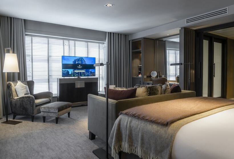 سوییت, Dakota Manchester