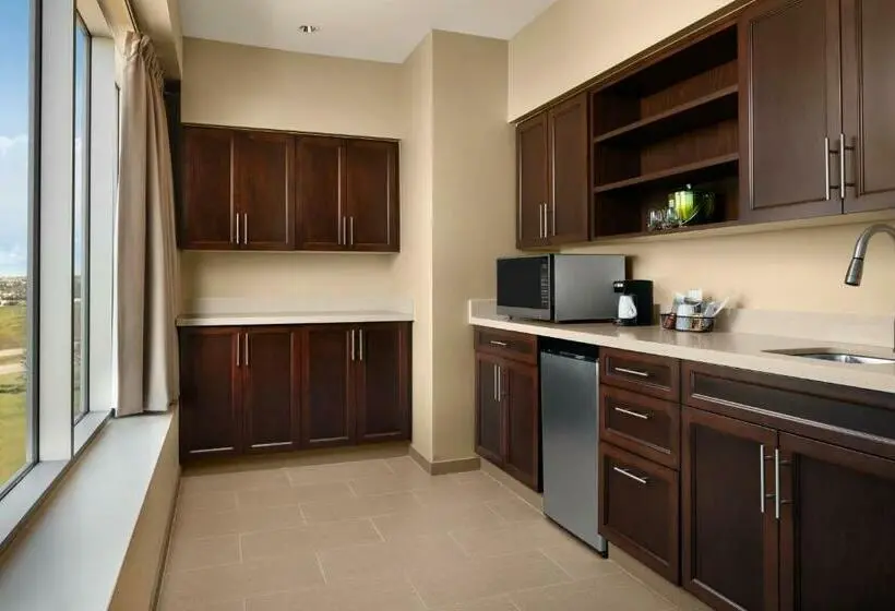 キングサイズベッドのスイートルーム, Hyatt Place Calgary Airport