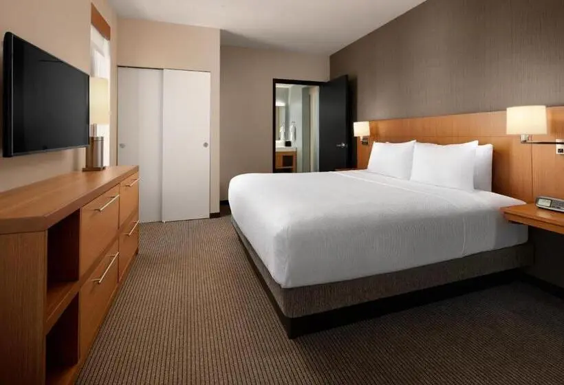 キングサイズベッドのスイートルーム, Hyatt Place Calgary Airport