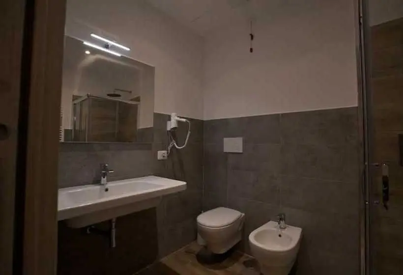 Standard-huone, Onorati