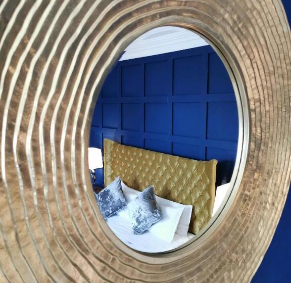 اتاق لوکس با تخت بزرگ, Manor House Hotel Holy Island