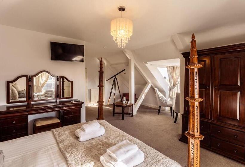 اتاق لوکس با تخت بزرگ, Manor House Hotel Holy Island