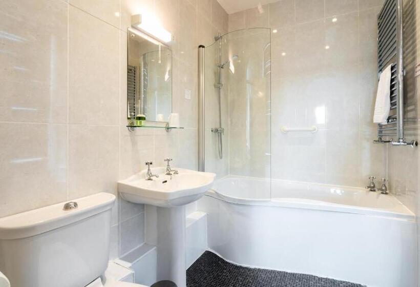 اتاق لوکس با تخت بزرگ, Manor House Hotel Holy Island