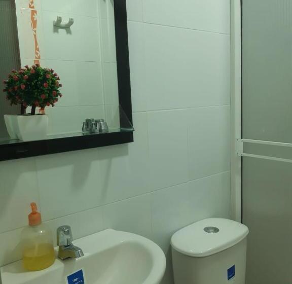 패밀리 룸 공용 욕실, Hostal Villa Cecilia