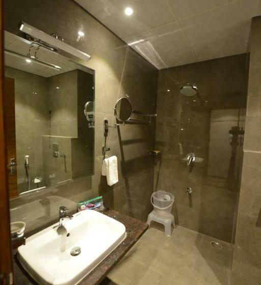 デラックスルーム, Rr 62