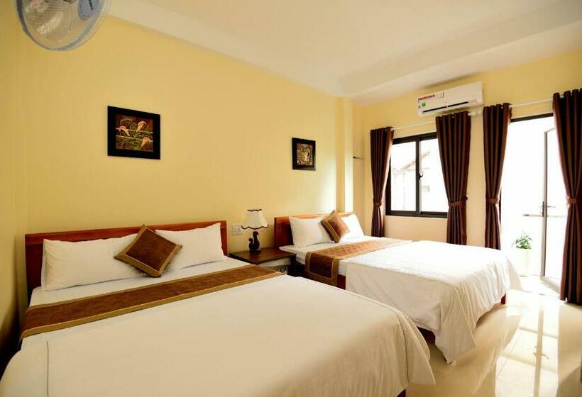 اتاق استاندارد چهارنفره با بالکن, Guest House Maika