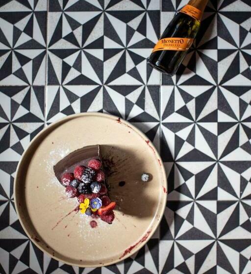 Люкс Вид на Сад, Los Camilos