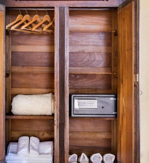 Полулюкс Вид на Сад, Los Camilos