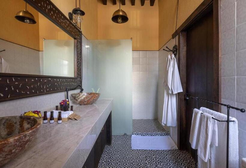 Полулюкс Вид на Сад, Los Camilos