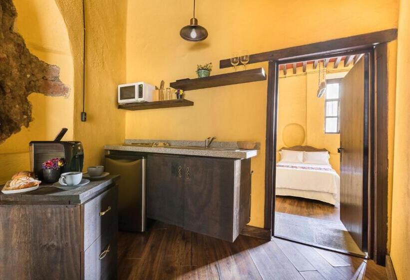 Полулюкс Вид на Сад, Los Camilos