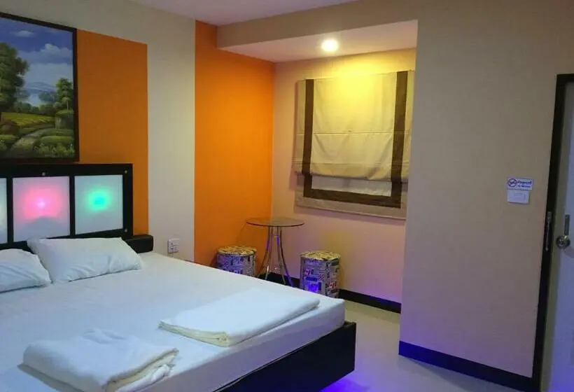 استودیوی استاندارد, Jirapa Modern Resort