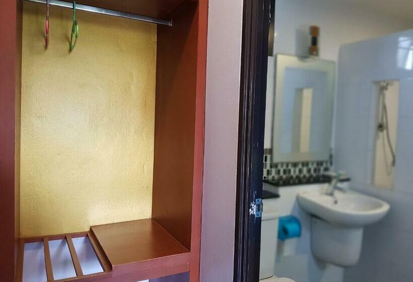 스탠다드 스튜디오, Jirapa Modern Resort