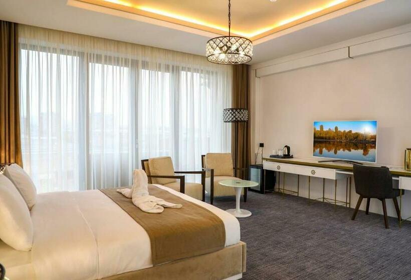 스탠다드 룸, Aghababyan S