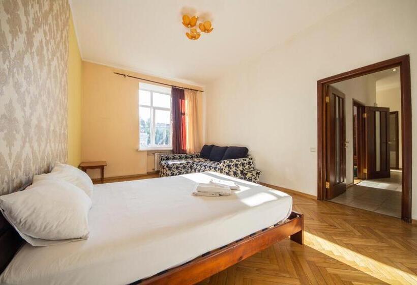 آپارتمان 1 خوابه, Comfort House