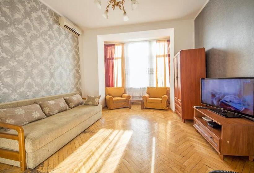 آپارتمان 1 خوابه, Comfort House