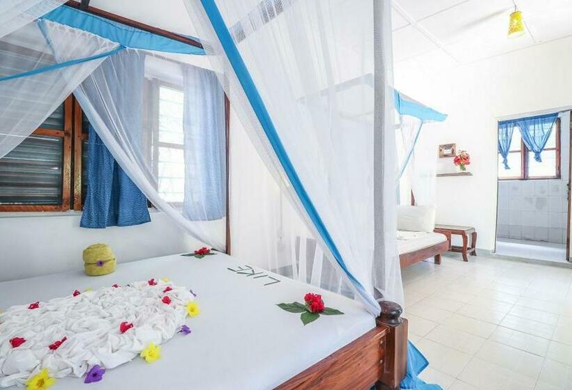 带阳台标准四人间, New Teddy's On The Beach