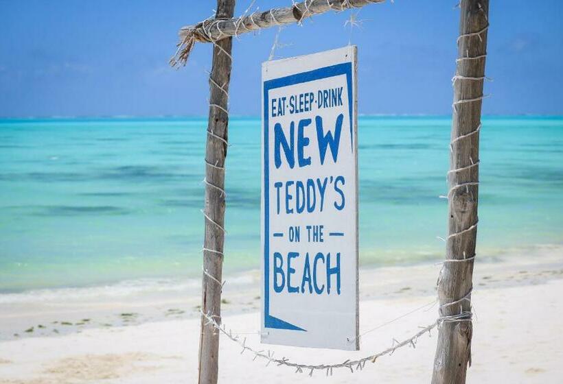带阳台标准四人间, New Teddy's On The Beach