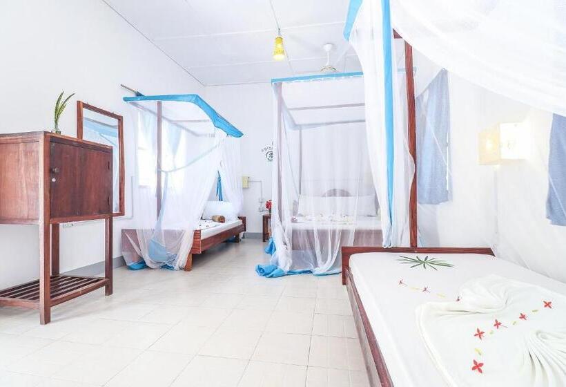 带阳台标准四人间, New Teddy's On The Beach