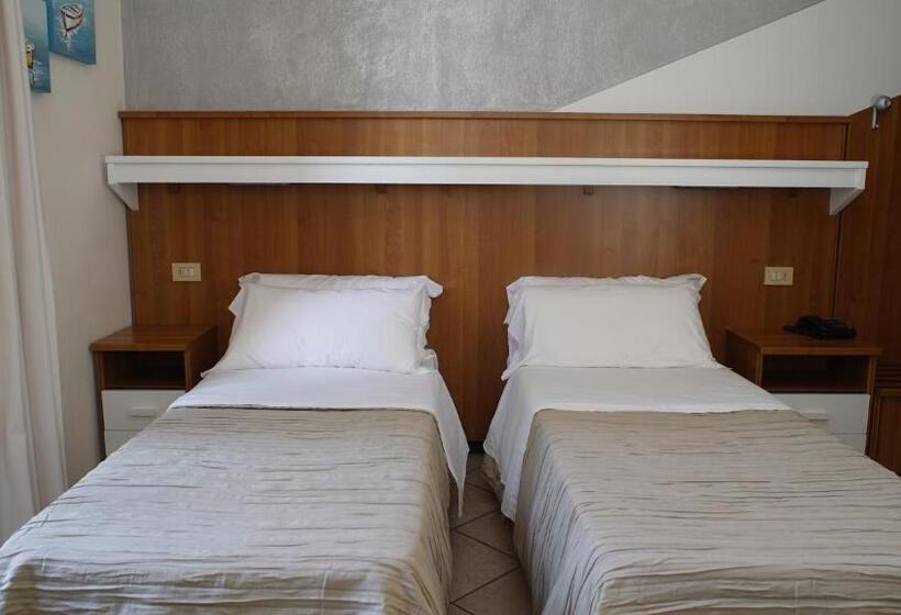 اتاق استاندارد با تراس, Emi