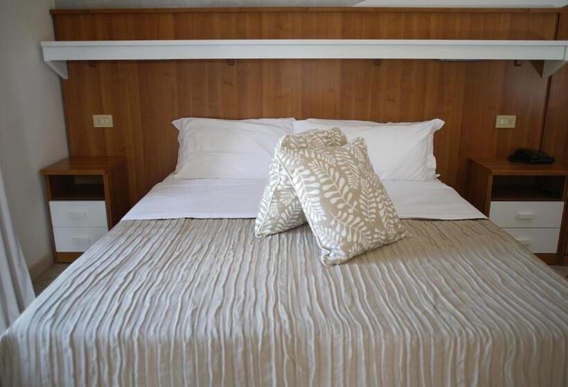 اتاق استاندارد با تراس, Emi