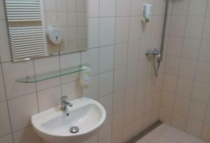 スタンダードルーム, Hostinec Na Lipce