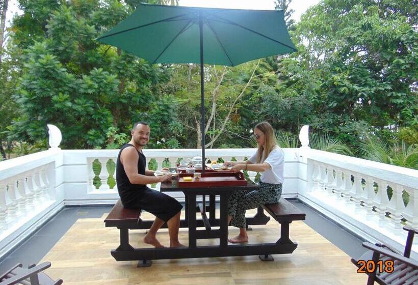 شقة غرفة نوم واحدة مزودة بشُرفة, Sri Lankan Villa