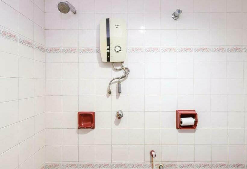 キングサイズベッドのデラックスルーム, Oyo 472 Comfort Hotel 1