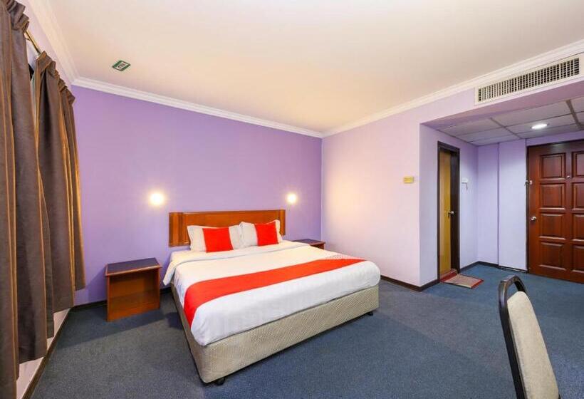Номер Deluxe Кровать Кинг, Oyo 472 Comfort Hotel 1