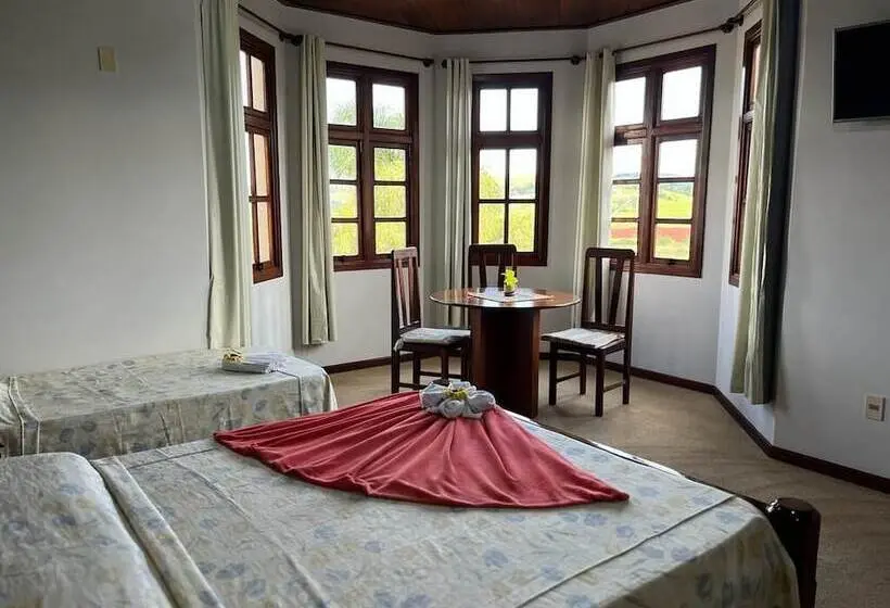 Perhehuone, Chateau Palace