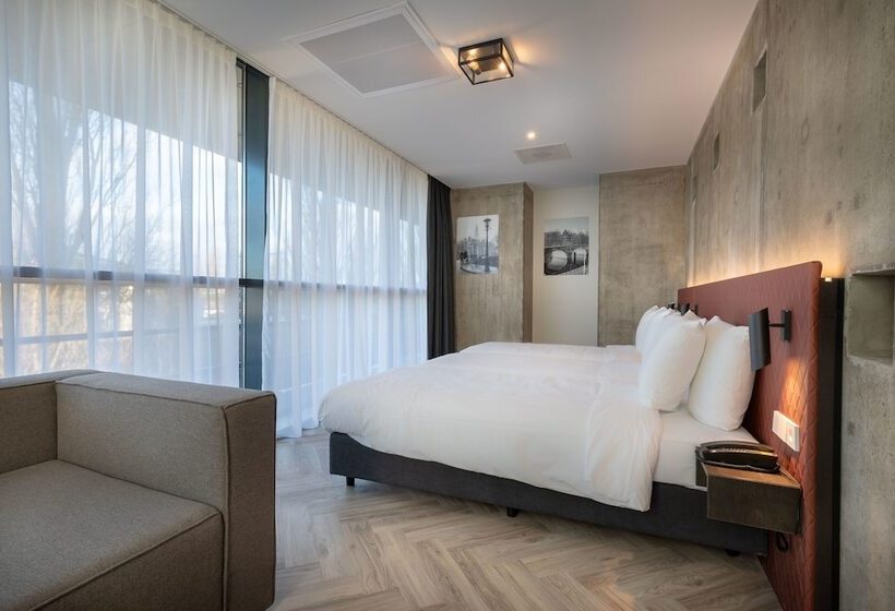 اتاق استاندارد سه نفره, New Kit