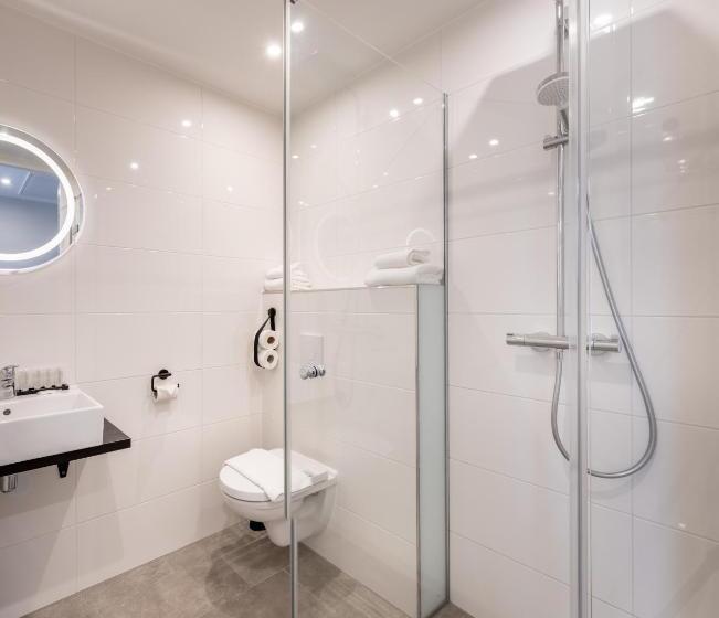 اتاق استاندارد سه نفره, New Kit