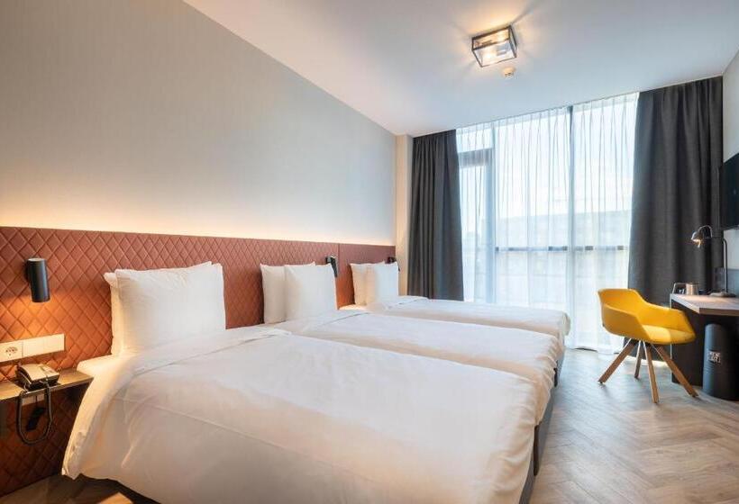 اتاق استاندارد سه نفره, New Kit