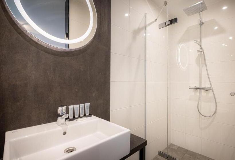 اتاق استاندارد یک نفره, New Kit