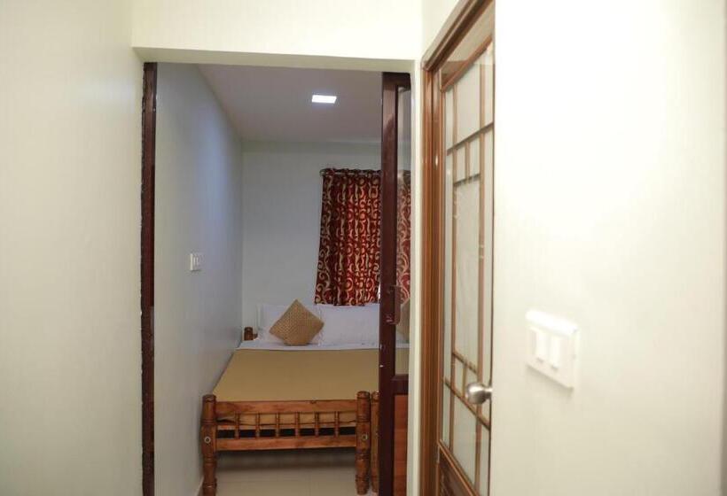 デラックスルーム, Pavithram Residency
