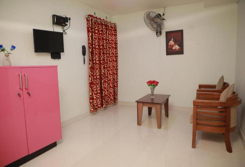 デラックスルーム, Pavithram Residency