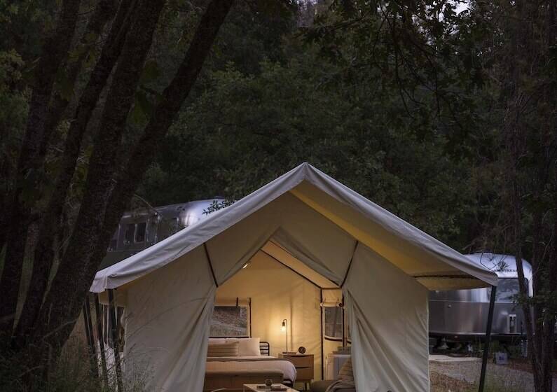 디럭스 룸, Autocamp Yosemite