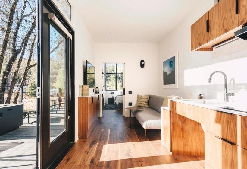 חדר סטנדרט מותאם לאדם עם מוגבלויות, Autocamp Yosemite