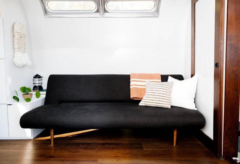 חדר בסיסי לשלושה, Autocamp Yosemite