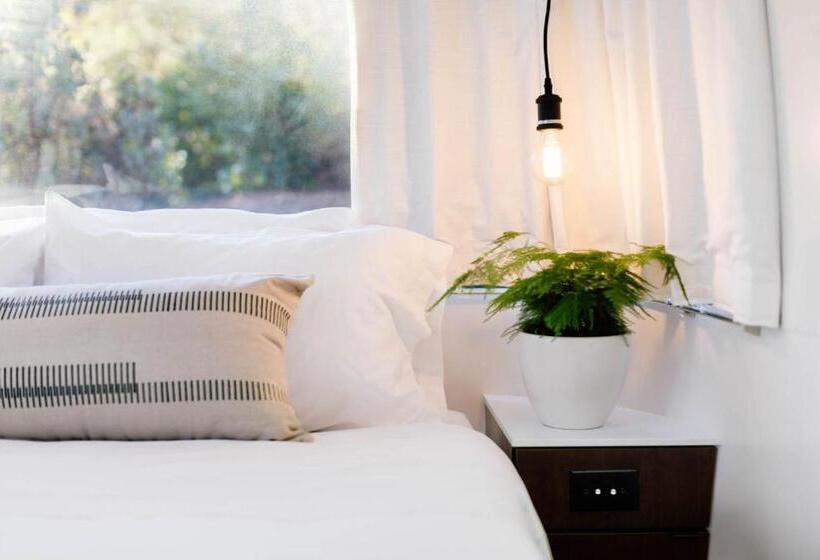 חדר בסיסי לשלושה, Autocamp Yosemite