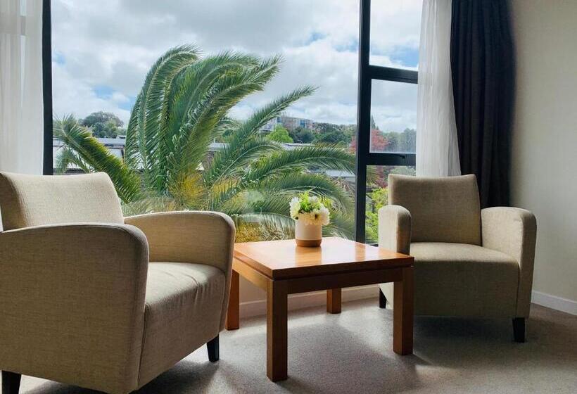 豪华工作室, Boulevard