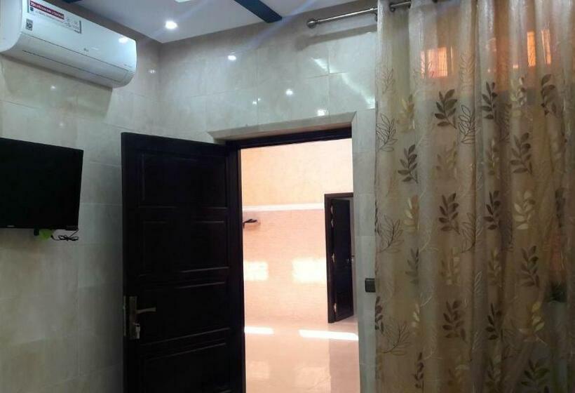 اتاق استاندارد سه نفره, Silia