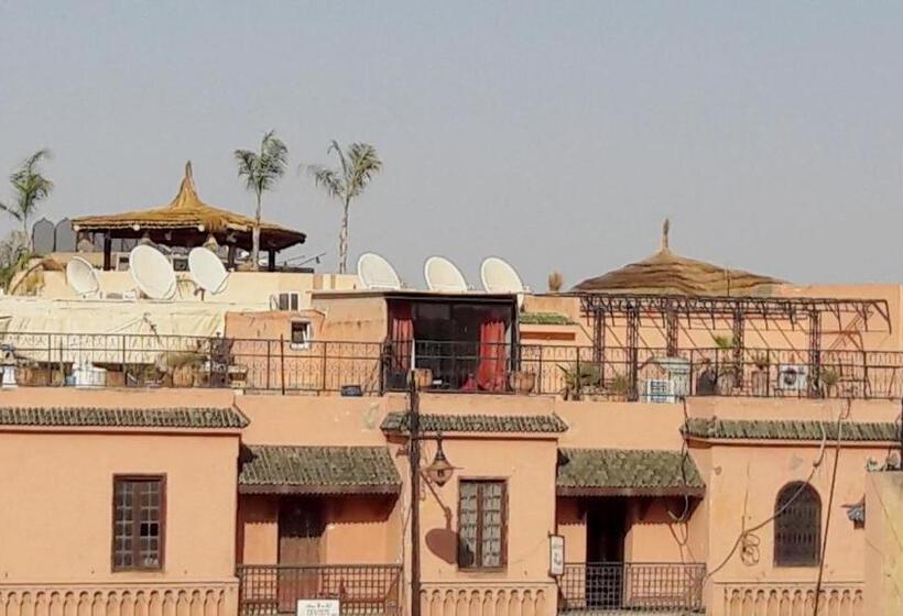 اتاق استاندارد سه نفره, Silia