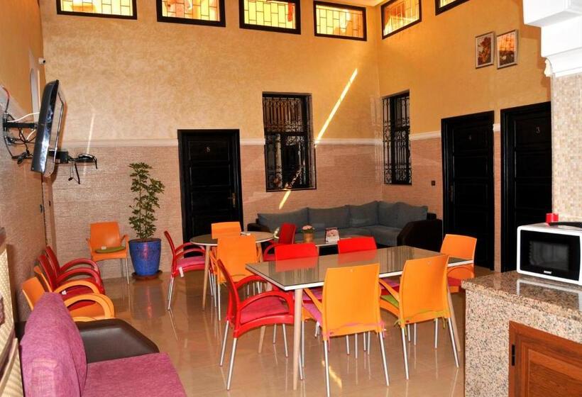 استودیو خانوادگی, Silia