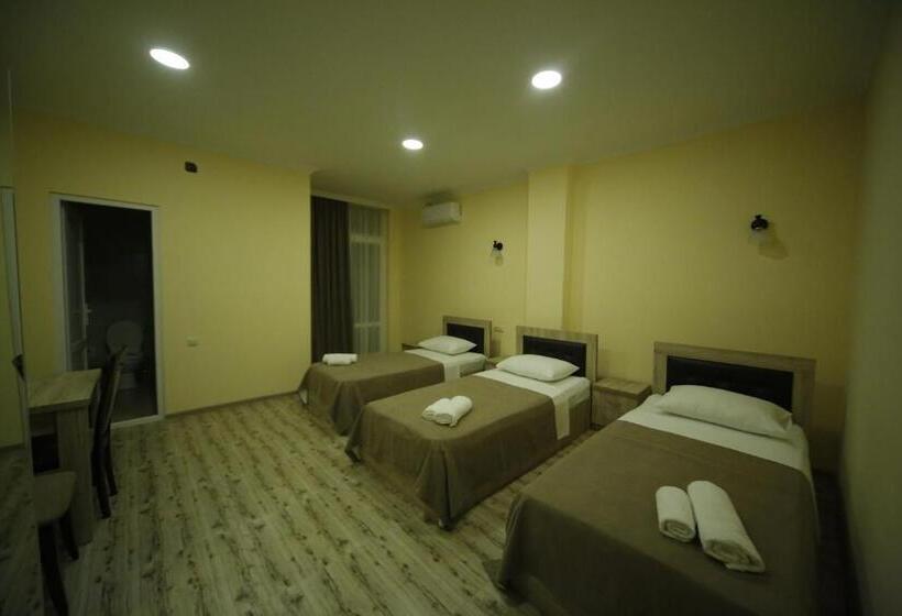 اتاق استاندارد سه نفره, Comfort